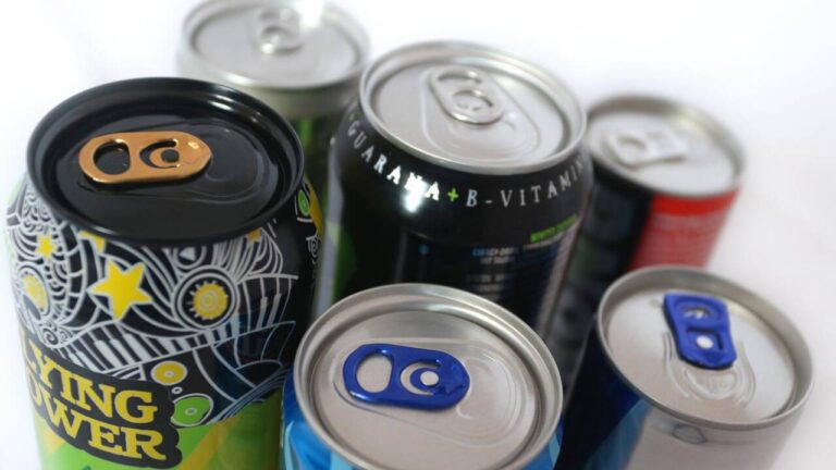 Le Royaume-Uni interdit les boissons énergisantes aux jeunes de moins de 16 ans.