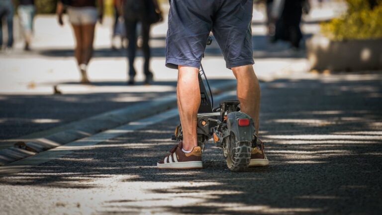 Un homme mortellement fauché par un automobiliste en trottinette près de Saint-Thibéry