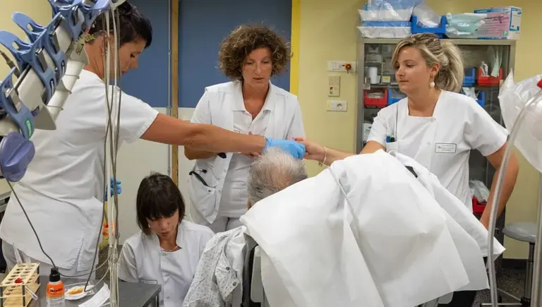 Incendies et canicule : la pression sur le système de santé français augmente