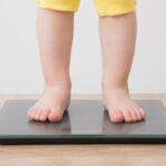 Enfants : l&rsquo;exposition aux polluants éternels liée à l&rsquo;augmentation du poids, selon une étude