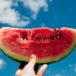 Surveillance de la consommation de pastèque recommandée par des nutritionnistes pour éviter des risques sanitaires.