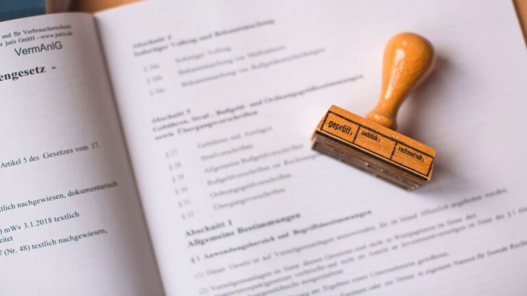Licenciement pour performance insuffisante : un employé réintégré et indemnisé de 200 000 euros.