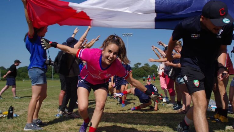 Laurie Dinier, joueuse de football gaélique, remporte les championnats du monde.