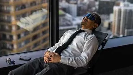 Les jeunes salariés en Corée du Sud adoptent les cafés de sommeil pour une pause déjeuner.
