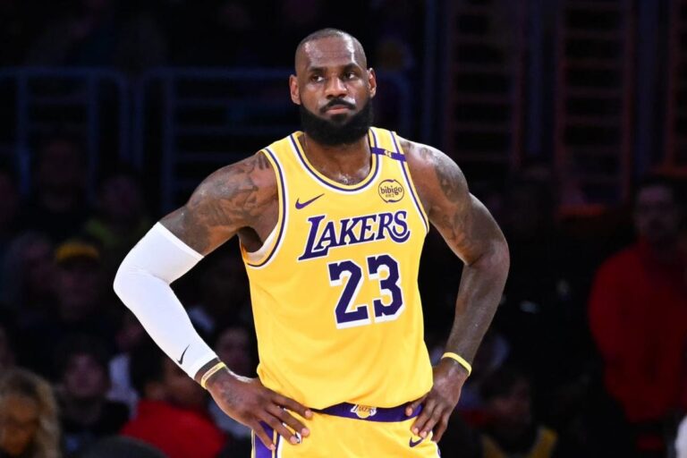 Franchises NBA en quête de LeBron James : état des discussions et obstacles rencontrés