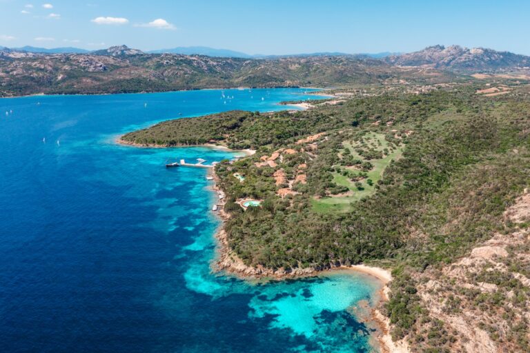 Sardaigne : guide de voyage sur la destination classée par Lonely Planet parmi les meilleures.