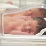 Une mère donne naissance à des quadruplées identiques, un cas rare de 1 chance sur 15 millions.