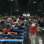 Tensions au parc des expositions de Bordeaux entre peur et colère des visiteurs.