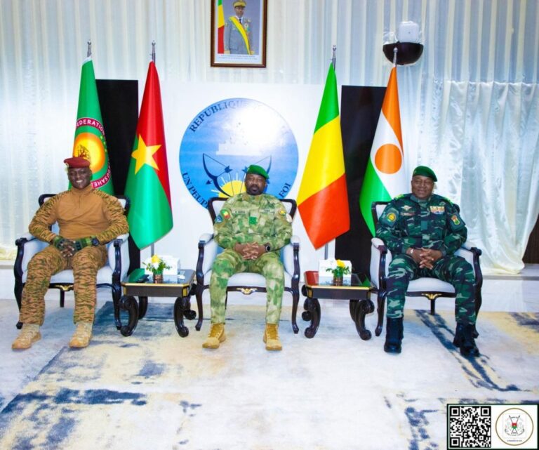 Le Capitaine Ibrahim Traoré appelle à renforcer la souveraineté de l’AES lors de son 2ᵉ anniversaire.