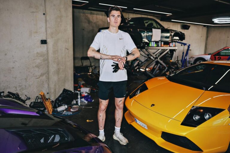 Jakob Ingebrigtsen évoque sa passion pour les Hot Wheels et son parcours sportif.
