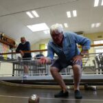 Boules en chaussons et éléphants dans les Alpes : petites histoires de la vie rurale française.