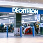 Decathlon lance un sac étanche et pratique adapté à la plage et à la ville cet été.