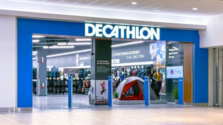 Decathlon lance un sac étanche et pratique adapté à la plage et à la ville cet été.
