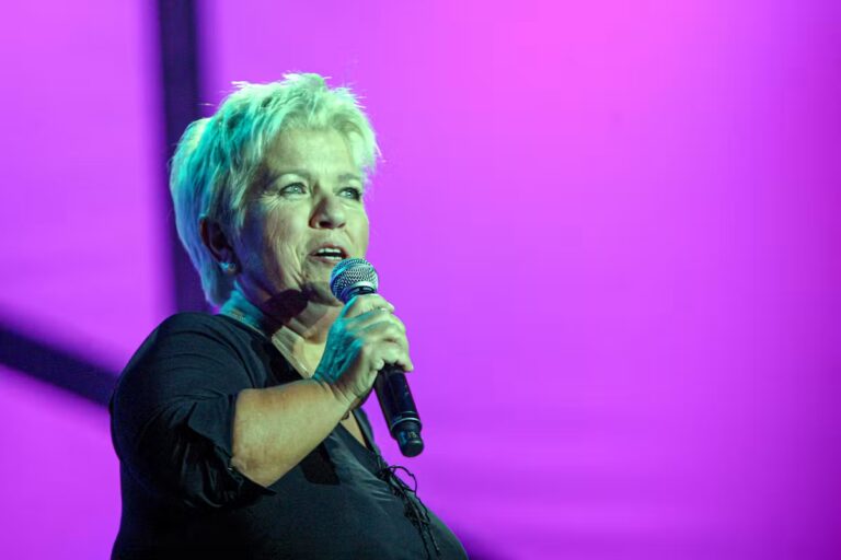 Mimie Mathy évoque sa mobilité réduite et son parcours professionnel en tant qu’actrice.