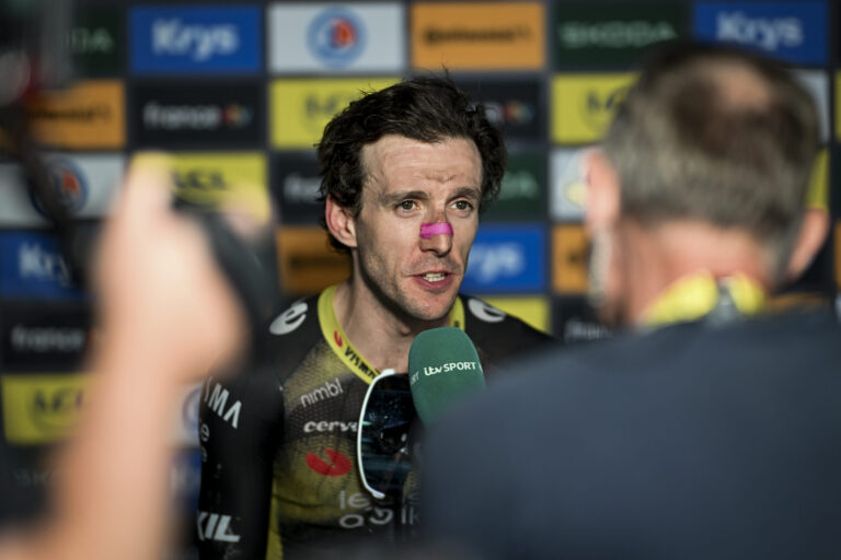 Simon Yates annonce la fin de sa carrière professionnelle dans le cyclisme.