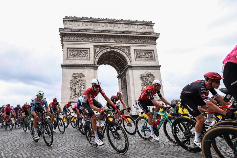 Incendies dans le Sud-Ouest : la 21e étape du Tour de France réduite de 44 kilomètres
