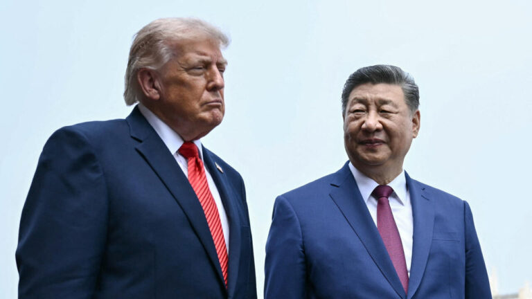 La Chine impose des sanctions à des entreprises stratégiques américaines, tensions accrues.