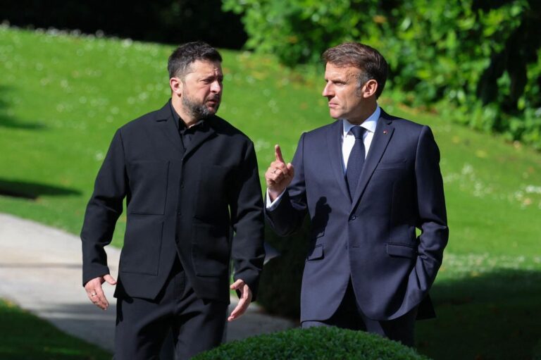 Guerre en Ukraine : Macron annonce des exercices militaires conjoints avec la coalition pro-Kiev.