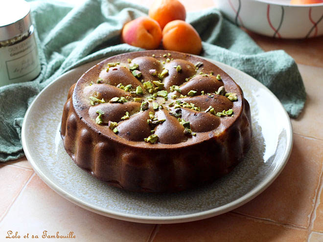 Moelleux aux abricots et pâte de pistache : une recette traditionnelle revisité en France.