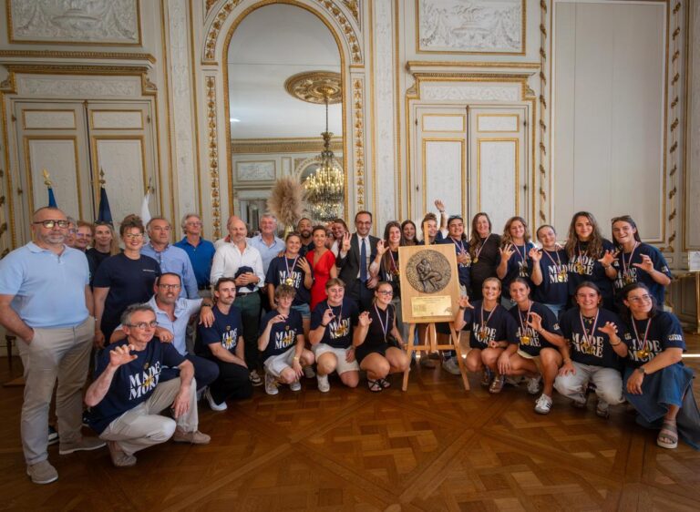 Rugby : les Lionnes de Bordeaux célébrées pour leur performance exceptionnelle en championnat