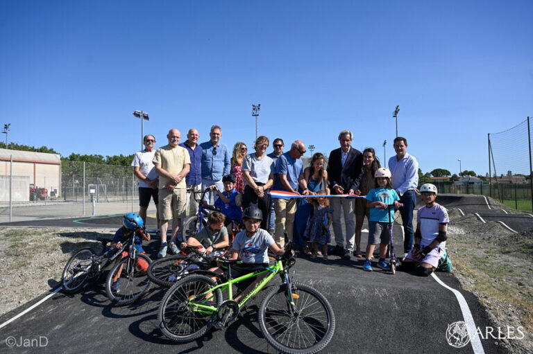 Inauguration d’un pumptrack à Arles pour les riders et la pratique du vélo.
