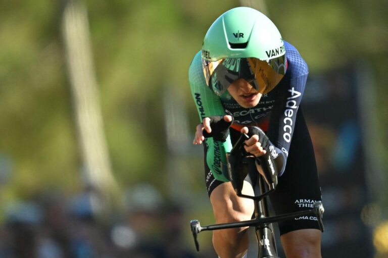 Paul Seixas réussit son entrée dans le Tour de France avec un état de forme prometteur.