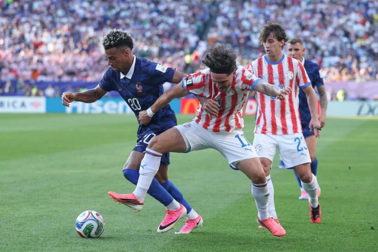 Mondial 2026 : la France élimine le Paraguay et affrontera le Maroc en quart de finale.