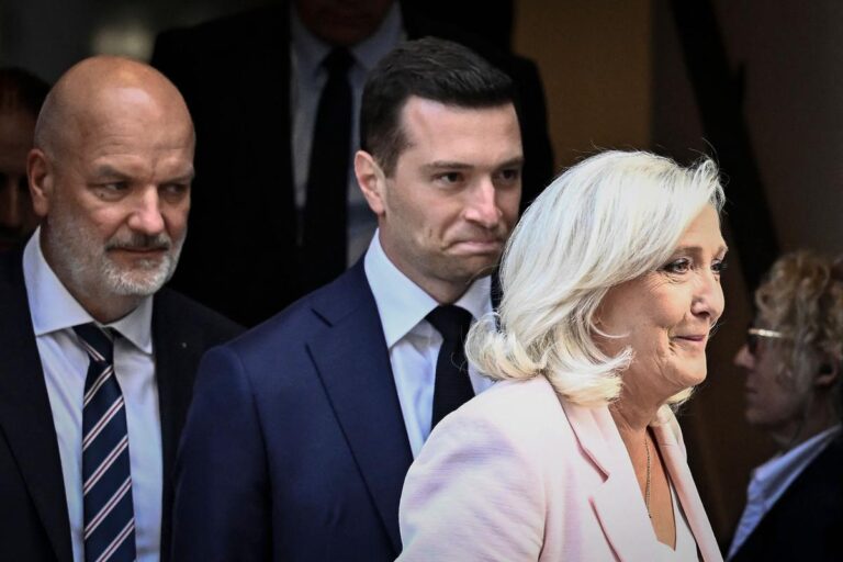 Marine Le Pen, candidate à la présidentielle 2027, effectue son premier déplacement de campagne en Sarthe.