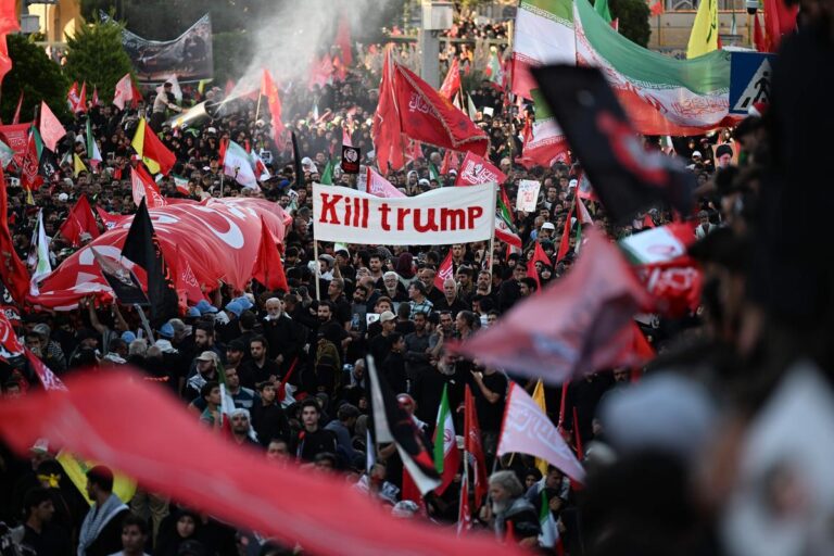 Tensions militaires croissantes entre Téhéran et Washington avant l’inhumation de Khamenei