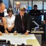 Incendie en Gironde : Emmanuel Macron visite le centre de sécurité et remercie les pompiers