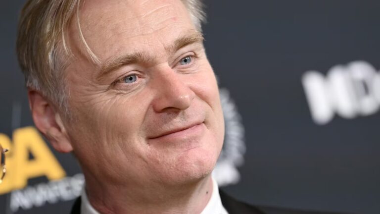 Christopher Nolan impose l’interdiction des chaussures lors de ses tournages.