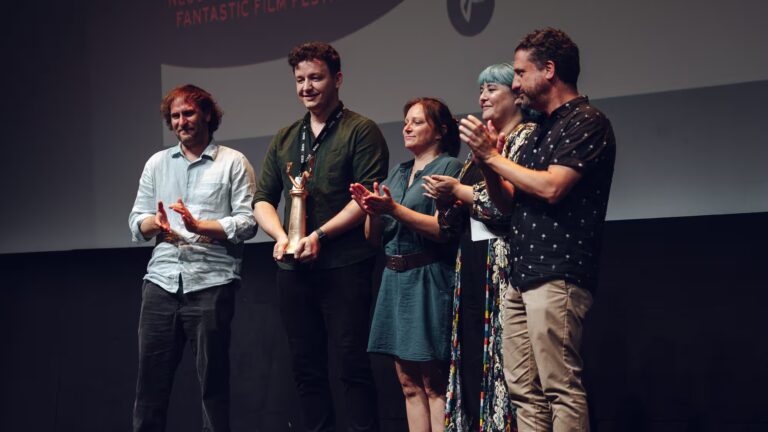 Le NIFFF remet un prix à HEN de Nico Scheepers pour son innovation cinématographique.