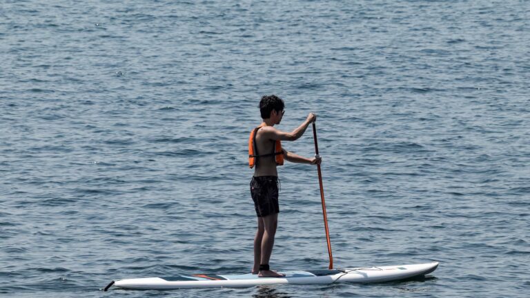 Walenstadt : Disparition de deux personnes en paddle sur le lac, recherches en cours
