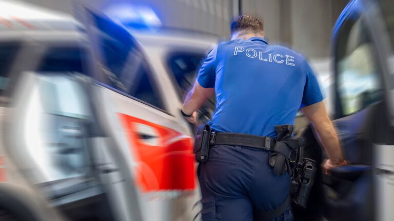 Prise d’otages dans une banque à Brienz : l’homme s’est rendu aux autorités.