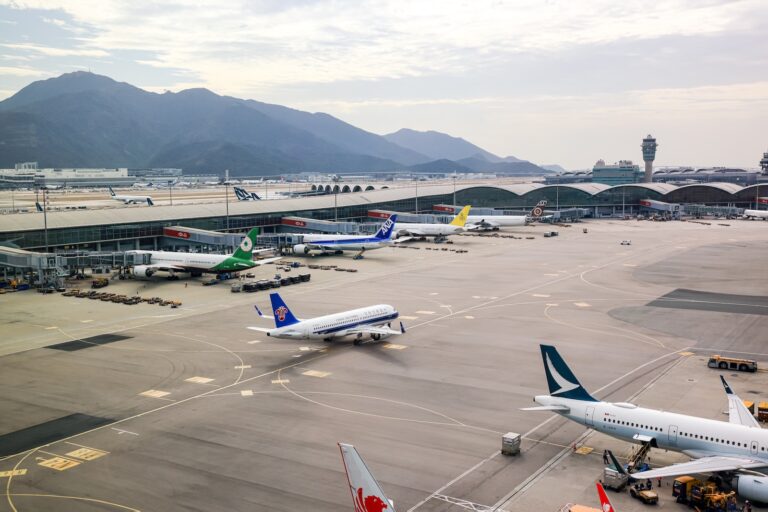 Singapour investit dans l’IA aérienne pour atteindre 1 million de mouvements annuels.