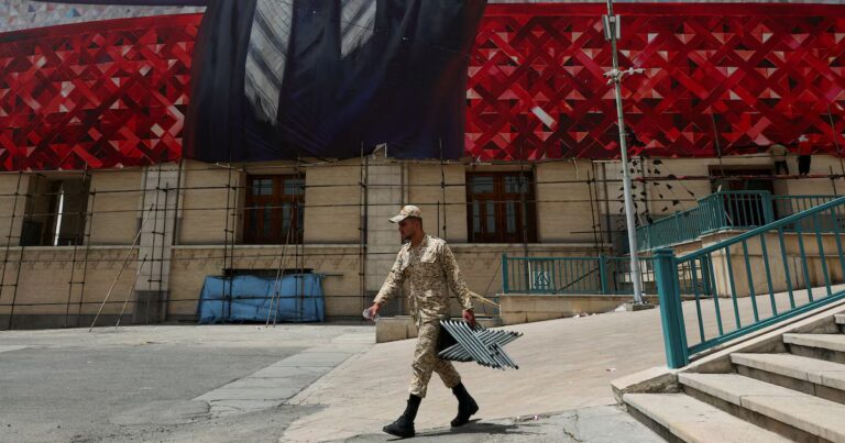 Iran : Funérailles d’Ali Khamenei, le régime affiche sa force face à la pression intérieure