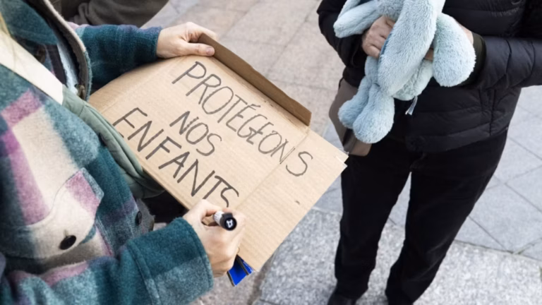Scandale périscolaire : un animateur parisien condamné après des relaxes précédentes.