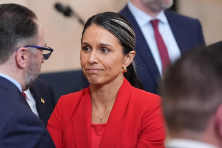 Tulsi Gabbard démissionne de son poste de cheffe du renseignement aux États-Unis sous Trump