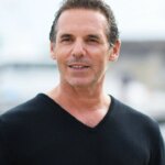 Jérémy Banster rejoint la série Ici tout commence sur TF1, confirmant son rôle d’acteur.