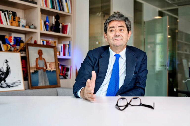 Nicolas Dufourcq : La société s’endette pour financer son confort, alerte un acteur clé.