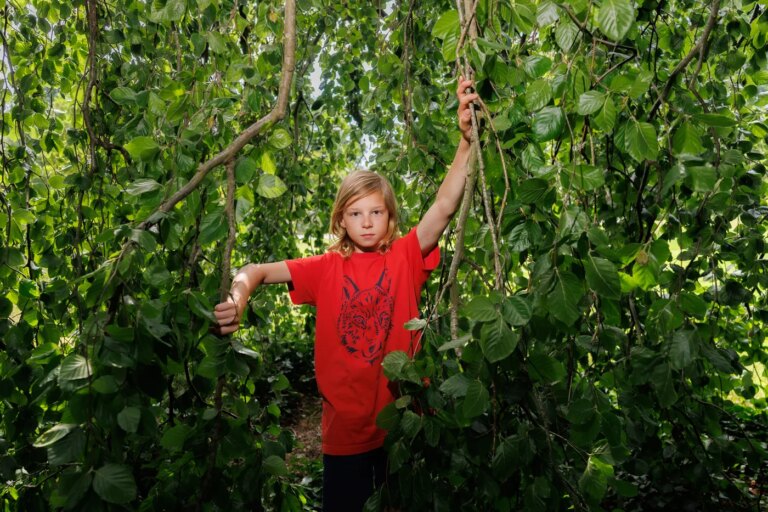 César RLM, jeune activiste, alerte sur les conséquences du changement climatique en France.