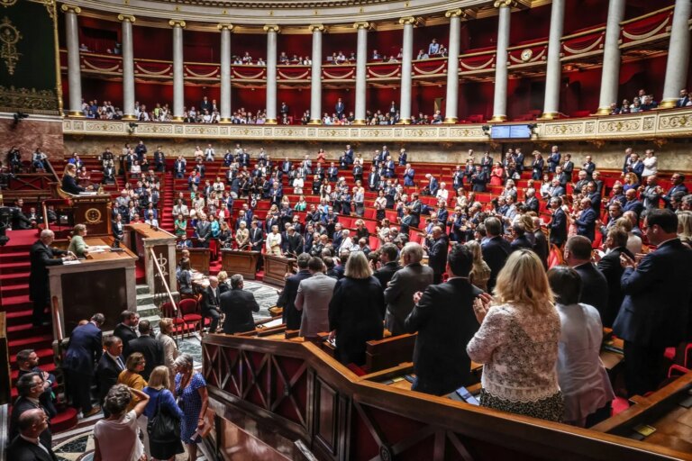 Aide à mourir : adoption du texte de loi par les députés avant le vote final.