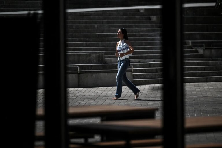 Canicule : les politiques rivalisent d’idées avec un grand plan climatique et congés climatiques.