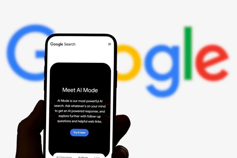 Google intègre « AI Overviews » et « AI Mode » pour améliorer les recherches en ligne.