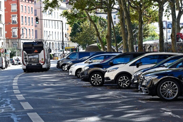Lyon : la métropole autorise de nouveau la circulation des voitures en centre-ville