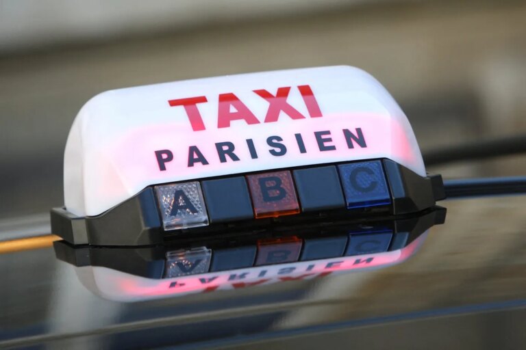 Taxis parisiens obtiennent une victoire symbolique contre Uber lors d’un match décisif