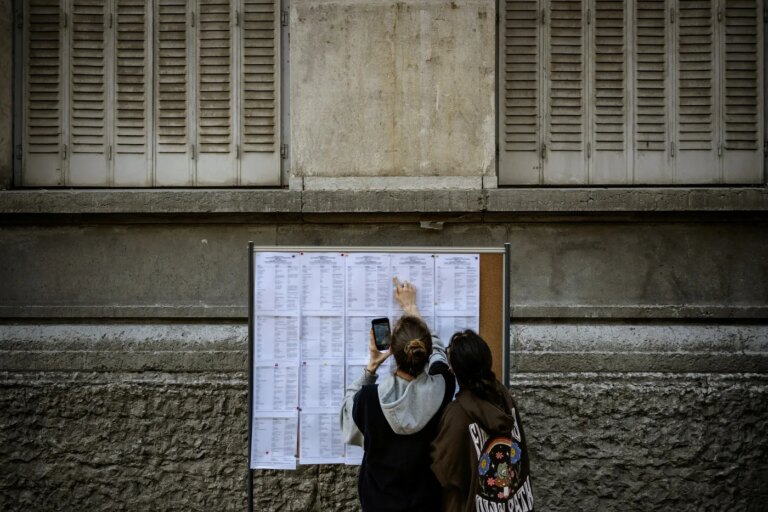 Résultats du bac : l’application limitée des nouvelles règles d’orthographe en France.