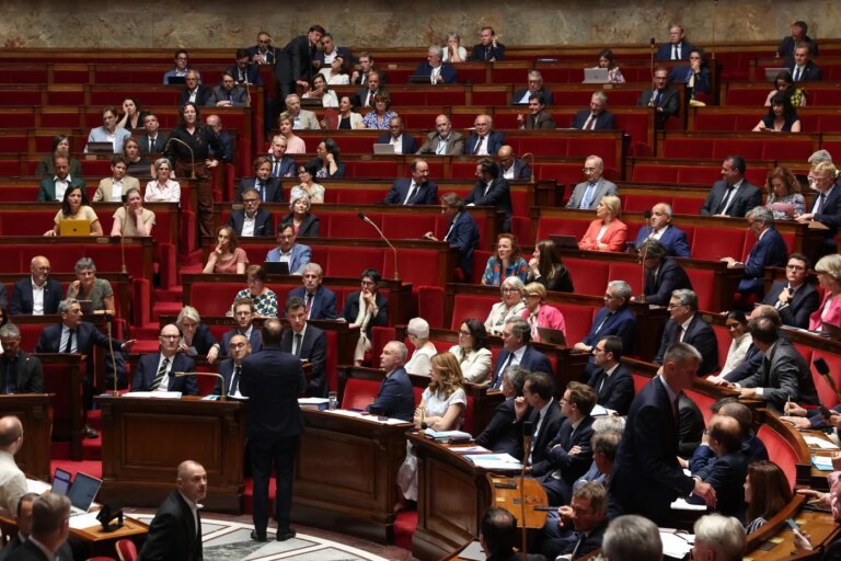 Motion de censure des Écologistes sur l’inaction climatique rejetée par l’Assemblée nationale.