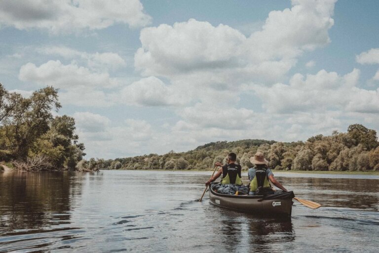 La Loire à contre-courant : état du fleuve entre le mont Gerbier et Saint-Nazaire.