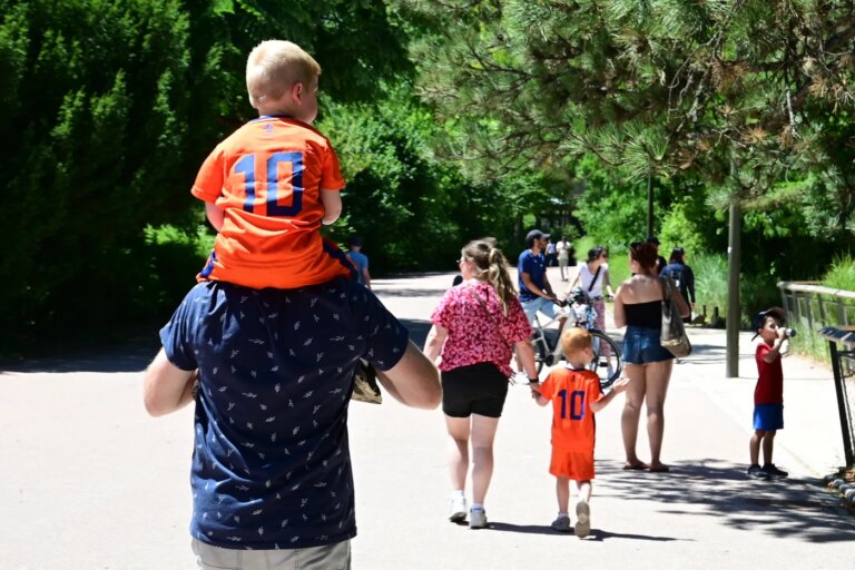 Moins d’enfants en France : l’Ined souligne un attachement renforcé à la famille.
